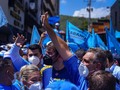 Restan 15 días para el 21 de noviembre, quienes creemos en la democracia estamos convencidos que el camino correcto es reconstruir el camino a la democracia a través de la contienda electoral y en cualquier otro terreno de lucha pacifico y democrático.  Es la oportunidad para que la voluntad de los ciudadanos sea expresada en las urnas electorales, incentivar el voto en unas elecciones no competitivas con millones de adversidades y aún así ver que miles de personas en Carabobo están convencidas de este 21 de noviembre el votar por la unidad es la opción.   ¡Vamos a dar la sorpresa, y después no hay lamentos para algunos pocos! 😉  📸: @elenafoto_ 👏🏻🙏🏻