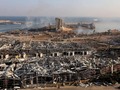 🇱🇧🤔La verdadera historia de la explosión de Beirut: .... 2013 El barco RHOSUS de Rusia carga 2,750 tons de Nitrato de amonio (fertilizante muy explosivo) a Mozambique. ... Paran en Beirut por fallo mecánico, la autoridad del puerto les prohibe zarpar por mal estado del barco. . La empresa rusa dueña del barco quiebra y la carga queda abandonada 🤷‍♂️ .... 2014 📦 La tripulación (Ucranianos y Rusos) queda atrapada en el barco por un año hasta que un juez autoriza su repatriación. El nitrato es movido a puerto ..... 2014-2017 Varios oficiales de aduanas envían 6 cartas a jueces SUPLICANDO que la carga sea exportada, entregada al ejercito o subastada. Las cartas detallan el peligro pero son ignoradas. .... 2020 👨‍🏭 Una chispa de soldadura enciende un hangar cercano... ...... La chispa crea un incendio y una reacción en cadena que llega al almacén de Nitrato. .... Destruídos: 😞El puerto 😞3 hospitales 😞90% de los hoteles 😞La reserva de comida de Beirut (las torres de la foto) 😞El crucero Orient Queen 😞La corveta BNS Bijoy 😞😱10Km de radio de la ciudad. .... Los oficiales del puerto fueron arrestados. ,.......... Líbano YA estaba en crisis. 50% de la población en pobreza. Hiper-inflación. Personal médico trabajando sin paga ANTES de la explosión.  ... . El puerto de Beirut era el más importante del Líbano y vital para la economía del país. ..... Vía @freddiervega ¡Gracias!  ...... fuente: 1.  2.  3.  . #hoyseque #beirut #desastre #PlanetaFeroz .....