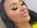 ✨Glam Glam #makeup ✨  Este fue uno de los dos maquillajes que le realice a unas de mis clientas de hoy, para su sesión fotográfica📸🥰  El primer look fue colorido y vibrante, y este segundo look mucho más brillante y glam🥰  📲Infor para citas de maquillaje y cursos dando click al link de mi perfil.