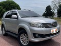 Camioneta  ✅ Marca: Toyota Fortuner Urbana  ✅ Modelo: 2013 ✅ Automático  ✅ Gasolina  ✅ 4 x 2  ✅ Cilindraje: 2.7  ✅ Recorrido: 156mil kms ✅ Cojineria de cuero  ✅ 7 puestos  ✅ Exploradoras  ✅ Rines de lujo  ✅ Pantalla Android  ✅ Aire acondicionado independiente para asientos traseros  ✅ Cámara y sensores de reversa  ✅ SOAT y Tecnomecanica hasta Diciembre 2023 ✅ Impuestos al día  ✅ Placas de Sincelejo  ✅ Excelente estado  ✅ Precio: $108.000.000 @elnegociovende  . . . #carros #camperos #camionetas #carrosenventa #carrosusados #carrospesados #usado #camperos #toyota #toyotafortuner #fortuner #toyoteros #usado #monteria #sincelejo #sevende #enventa #camionetas