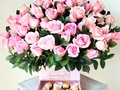 Quieres sorprender a mamá con un detalle hermoso y que la haga sentir especial?   Las flores siempre transmitirán sentimientos que las palabras no alcanzan a expresar 🌹❤️  Queremos hacer felices a muchas madres porque ellas merecen todo lo mejor 🙏  Entra al link de nuestro perfil para ver el catálogo 💖
