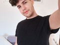 Tengo que cortarme el cabello ya, lo sé.