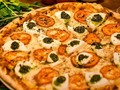 ¡Un pedacito de Italia en Caracas! @focacciaristorante .  @focacciaristorante Cuentan con un variado y rico menú de 🍕 y 🍝 para que puedas realizar tus pedidos. Para Pick Up: 0212-993-4990 . Para Delivery: @deliveryfoodve 0424-241-5262 🛵¿Team #pizza o team #pasta #entera2