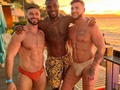 Sunsets and good people 🥰 • •#menstyle #menfashion #mensfitness #fitnessmotivation #fitness #Influencer #Famosos #AcaShore #AcapulcoShore #gayboy #gaypride #gaymen #gayfitness