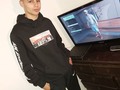 Fumando 3 onzas de sawer  Voy elevando to el power Mi flow está en modo modern En lo más arriba de la tower 🎶🔥