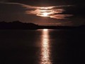 Luna sobre el rio canaparo, en Apure, Venezuela