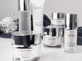 PREVIENE EL ENVEJECIMIENTO   La línea Resurface del Dr. C. Tuna para pieles de 35 años o más, te ayudará a reducir la líneas de expresión por su fórmula a base de retinol.  LÍNEA 𝐑𝐄𝐒𝐔𝐑𝐅𝐀𝐂E 🔹  La línea contiene retinol y vitamina C. Una combinación espectacular para la piel 🔹  🍃𝑸𝑼𝑬 𝑯𝑨𝑪𝑬 𝑬𝑳 𝑹𝑬𝑻𝑰𝑵𝑶𝑳 𝑬𝑵 𝑳𝑨 𝑷𝑰𝑬𝑳🍃  ♦️Ayuda a promocionar la síntesis de colágeno ♦️ Mejora la textura de la piel ♦️Incrementa la hidratación de la piel ♦️Es el mejor principio activo para revertir el fotoenvejecimiento ♦️ Cierra el poro ♦️ Regula la producción de grasa ♦️ Favorecen la renovación celular ♦️ Tiene efecto antioxidante porque previene la disminución de la enzima SOD durante el estrés oxidativo ♦️ Previene la hiperqueratinización ♦️ Mejora las arrugas finas y profundas  Como podrás notar este derivado de la vitamina A es un excelente regenerador de tu piel y debe estar presente en tu rutina del cuidado de la piel.  Obtén tu se hoy en mi tienda online ó conmigo 📝
