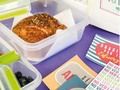 LUNCH BOX NOTES⁠ ⁠ ¿Qué son las notas del almuerzo de Etiquette Diseño? ⁠ ⁠ Son pequeñas notas dulces para hacer estallar en la lonchera de su pequeño y traer una sonrisa a su rostro todos los días.⁠ ⁠ Nos gusta pensar en ellos como un pequeño rayo de sol y un recordatorio de que mamá y papá piensan en ellos durante todo el día.⁠ ⁠ Estas notas están dirigidas a los niños, Incluyen mensajes súper simples y divertidas imágenes brillantes que incluyen gráficos muy lindos.⁠ ⁠ Las notas del almuerzo están impresas en papel grueso de 8cm⁠ ⁠ Los mensajes en las tarjetas incluyen:⁠ ⁠ 🌀Estoy loca por ti⁠ ⁠ 🌀Vamos a cine?⁠ ⁠ 🌀No veo la hora de verte⁠ ⁠ 🌀Gracias por tú esfuerzo⁠ ⁠ 🌀Eres increíble⁠ ⁠ 🌀Sonríe, te amo⁠ ⁠ 🌀El camino al éxito es la actitud⁠ ⁠ 🌀Que tengas un dulce dia ⁠ ⁠ 🌀Trabaja con amor⁠ ⁠ 🌀Sé amable⁠ ⁠ 🌀Suerte en tu examen⁠ ⁠ 🌀Eres mi media manzana⁠ ⁠ 🌀Estoy orgullosa de ti⁠ ⁠ 🌀Ayuda a un amigo⁠ ⁠ 🌀Hecho con mucho amor⁠ ⁠ ⁠ Toda la info en ETIQUETTEDISENO.COM (link en mi bio)⁠ ⁠ 🔹Recibimos todos los medios de pago⁠ 🔹Entregas en la puerta de tu casa⁠ 🔹Envios nivel nacional⁠ ⁠