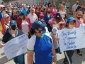 #Ene16 Docentes, empleados públicos, universitarios, personal de salud, marcharon hoy por las calles de Mérida, alzando su voz por sueldos dignos. #Mérida #Marcha #Sueldos #Dignos