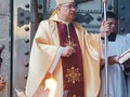 #Abr08 Con la Bendición del Fuego y el encendido del Cirio Pascual, Monseñor Helizandro Terán, Arzobispo de Mérida, da inicio a la Celebración de La Pascua en La Catedral local