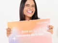 ¡Ya está aquí el calendario que te impulsará a brillar!  De piel suavecita por el acabado mate del cartonite.  Hemos cuidado cada detallito para diseñar un calendario que te invite a darte amor propio y te tenga como prioridad. Un calendario sin rival.   Su bastón y espiral te permitirán colgarlo en la pared o recostarlo en cualquier superficie.  En esta oportunidad, no hay excusas para no hacer tu vision board porque estará en la primera página.  Y no podrás decir que no tienes ideas para darte amor propio, porque te dejamos varias en la última página.