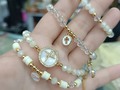 Set disponible en tonos blanco y beige claro, todo una lindura  #pulserasdemoda #setdepulseras #pulseras #fe #dijes #cruz #mida #estilo #diseño