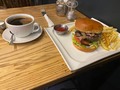 Having lunch before a meeting. This burger is delicious!