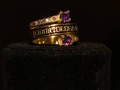 Anillo de grado modelo 047 de nuestro catálogo 🎓 🦷 Precio en plata italiana 925: 90$. ¡Cancelas en dos partes! • Durante esta cuarentena puedes solicitarlo y chequear los distintos modelos que te ofrecemos. • Una vez que salgamos de esta pandemia ya tendras elegido tu anillo de preferencia. ° • Cualquier modelo será personalizado de acuerdo a: ✔tu modelo de anillo de grado favorito. ✔tu carrera. ✔universidad. ✔año de promoción. ✔iniciales. ✔️La piedra será del color que representa a tu carrera. • Solicita tu catálogo al 0414.990.0591 o descargalo a través de nuestra página web   #AnillosDeGrado #Solitarios #ArosMatrimoniales #Sambil #Lido #Merpoeste #USM #UCV #USB #USM #Abogado #Empeños #Prestamos #Chacao #Graduandos #Graduandos2019 #JoyeriasEnCcs #graduandos2020 #Descuentos #Lujo #UJMV #Odontologo