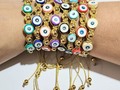 Estas bellezas ya están disponibles 👉 desliza 😍  #pulseras #pulsera #pulserasbrazaletes #pulserademoda #pulserasdoradas #pulserasdeojo #pulserasdeojoturco #ojoturco #turkisheye #brazalete #protección #amuleto #energía #suerte #semanasanta2023
