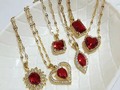 Very red 🥰❤️  Precio 6$  Tenemos sistema de apartado por abono 😁  #cadenas #cadena #collar #collares #rojo #red #corazón #heart #corazónrojo #redheart #flor #girasol #accesorios #tienda #outfit #fashion #complementos #mothersday #regaloparamama #envíos