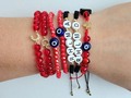 Pedido personalizado 😍   #pulseras #pulserasrojas #pulserasdeojoturco #pulserasdeproteccion #pulserasbrazaletes #pulserademoda #pulserasunisex #pulseraspersonalizadas #moda #rojo #hilorojo #tejido #pulserasdecristal #turkisheye #azabache