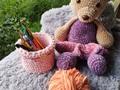 Ursinha em fio pelúcia pronta pro seu abraço!! #crocheterapia#artesanato#feitoamao#fei#amigurumi#praadultoepracriança#proadultocriança#praquemeléfeliz