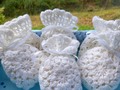 Sacolinhas em crochê na cor branca (6 unidades) - pode colocar sabonete, bombons, balas etc. Excelente para dar de presente ou fazer uma lembrancinha 😉