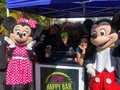 Con nuestros amigos de @happybar_ccs, listos para toda la acción del fin de semana #Mickey #Minnie #Disney