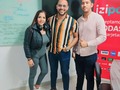Cada foto que publico en mi perfil, siempre me hace recordar una frase: Agradece a Dios por esta bonita oportunidad.   Es bonito cuando conoces personas que tienen la máxima energía, una fabulosa actitud y ganas de comerse el mundo.   En mi trabajo a menudo debo brindar capacitaciones a jóvenes que ingresan a las filas de mi equipo comercial y siempre todos vienen con una grandiosa energía, pero es grato cuando esa energía es contagiosa hasta el punto de sentir que quien aprende es uno mismo. 😌🙏   Eneida y Manuel son dos chicos que tienen una maravillosa historia de vida y tengo la dicha de sumarlos a mi equipo y sé que seguiré aprendiendo muchísimo de ellos.   A escribir las páginas del futuro 💪🏽💪🏽   #team #ventas #fyp #lima