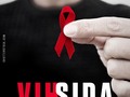 Un día como hoy, del año 1983, la revista Science publicaba el descubrimiento del Virus de Inmunodeficiencia Humana (VIH), a cargo de un equipo de científicos franceses, que logró aislarlo casi dos años después de que se registraran los primeros casos. ⠀ Por entonces, cuando en Francia se contabilizaba apenas medio centenar de enfermos, nadie supo proyectar la magnitud del hallazgo, ni mucho menos el sufrimiento que el nuevo virus desencadenaría alrededor del mundo. ⠀ Pocos años después, el VIH, que fue detectado por primera vez en junio de 1981, en California, Estados Unidos, causaba estragos en África, más precisamente en el África subsahariana, donde hoy residen la gran mayoría de los infectados por el virus. ⠀ Los primeros fármacos para su tratamiento generaban serios efectos secundarios y apenas conseguían extender algunos meses la esperanza de vida del paciente, algo que cambió a partir de 1996, con la terapia antirretroviral altamente activa. ⠀ El avance de la ciencia dio paso a nuevos fármacos que erradicaron la paridad que existía entre VIH y muerte: hoy, en términos generales, la toma diaria de una pastilla logra controlar el virus, lo que también ayudó a aliviar el estigma social del paciente. ⠀ #VIH #Virus #Medicina #Historia