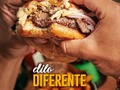 ¡Cuenta tus historias de manera diferente! 🤔⁣ ¿𝗔 𝗾𝘂𝗶𝗲́𝗻 𝗹𝗲 𝗰𝗼𝗺𝗽𝗿𝗮𝗿í𝗮𝘀 𝘂𝗻𝗮 𝗯𝘂𝗿𝗴𝗲𝗿?⁣ 👉🏽 ¿A alguien que te vende una hamburguesa?⁣ 👉🏽 o a alguien que te cuenta una historia sobre la burger?⁣ ⁣ Estamos llenos de fotos, videos, historias y posts iguales unos a otros.⁣ La gran mayoría diciendo literalmente "cómprame"⁣ ⁣ Hasta que nos encontramos alguno que no nos vende directamente, sino que nos cuenta una historia, un momento, una emoción...⁣ Y literalmente, queremos vivir esa experiencia y ser parte de esa tribu.⁣ ⁣ No tienes que hacer necesariamente algo nuevo, pero si en tu comunicación lo cuentas desde otro punto de vista más creativo, seguro vas a llamar la atención.⁣ A esto se le llama: COMUNICACIÓN EMOCIONAL.⁣ ⁣ Cambia la forma de comunicarte por algo diferente y me cuentas como te va!⁣ .⁣ .⁣ .⁣ #fotografiacreativa #comunicaciondiferencial #neuromarketing #estrategiadigital #fotografiagastronomica #focofotografo