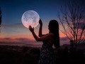 LUNA MÁGICA 📸🌃🌆🌔 Porque es tan única y Mágica la conexión cuando nos sentimos tan cerca de ella ✨🌕 Espero te guste esta Creación 📸✨  Modelo: @kateryn.morales.01 Concepto: @focoliz_  #moon #luna #2022 #fotoscreativas #fineartphotography #photo #photos #pic #pics #picture #pictures #snapshot #art #beautiful #inspiration #picoftheday #photooftheday #color #all_shots #exposure #composition #focus #capture #moment