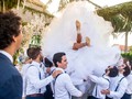 El amor esta en el aire! 💞  Foto: @fotodanielmarin  Segunda cámara para: @joel_vasquezn  Novios: Romina & Beto Wp: @jpnovias . Lc: @ikinmargarita_hotelspa  Team: @gabrielpietrantoni, @photodelacruz @richardmh4 ◾ ◾ ◾ ◾ ◾ ◾ ◾ ◾ ◾ ◾  #Wedding #FotografoDeBoda #FotosDeBoda #WeddingPhoto #WeddingDay #BodasEnVenezuela #BodasEnMargarita #IslaDeMargarita #Venezuela #WeddingPlanner #WeddingInspiration #Weddingmoments #weddingluxury #dress #WeddingDress #anillos #weddingbeauty #beauty #canon6d #weddingdestination #BodasEnVenezuela #FotoDanielMarinBodas #portafoliodanielmarin