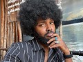 Poético  Mientras menos esperas de los demás, menor es la probabilidad de decepcionarte… piénsalo  . . . . #afro #afrohair #afrobohemian