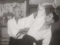 O sensei(izquierda ) and Gozo Shioda sensei(derecha) Circa 1940. #iloveaikido #aikidohistory #Ilovepanama #Aikido #Panamá Aikido507.com