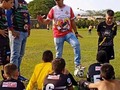 Servir, acompañar, orientar, instruir y porsupuesto formar desde el crisol de las difíciles situaciones vulnerables sociales.  Nuestro niños de la Fundacion unidos por Tulua, tuvieron un gran encuentro entrenó con jugadores de una división mayor juvenil. Esto como motivación y despliegue técnico de nuestros jóvenes talentos, logrando en sí una segunda etapa, en nuestro trabajo pedagógico deportivo social.  Gracias al club Andalucía por la invitacion y a su escuela por vincularnos en este trabajo cooperativo.  #MARTINPONCEUNIDOSPORTULUA