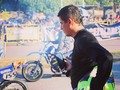 Alguien Me Pregunto Usted Que Hace?? Y Yo Le Respondí!!  Soy Piloto De Motos Soy Mecanico Soy influencer en las Motos Soy Comerciantes Hago Rifas de Motos Y Me Gusta Grabar y Compartir Con Ustedes La Emoción De Las Competencias!!  Es La Manera De Poderles Transmitir Algo De La Adrenanila y emoción Que Se Siente Por Las Motos!!😎💪 Y por Último Soy Un Guerrero De La Vida Que Lucha Por Cumplir Metas🙏🏼 @motovelocidadcolombiaoficial22  @iponecolombia