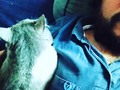 Me hace el aguante…  Muchas noches durmiendo poco y él al lado mío.   (en Hongo Park)