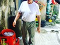 Ya 10 años sin mi padre.  Me convertí en todo lo que él no quería que yo fuera.  Mi vida es una mierda por no haber seguido los consejos de mi padre…  La soledad y el fracaso en todo lo que he intentado construir en mi vida, en gran parte es por no haber seguido los consejos de mi Padre.  Con mi edad actual mi padre estaba tranquilo con su casa, familia (yo recién nacido) y un comercio que funcionaba bien. Yo, estoy solo, fracasé en mi carrera, perdí mi trabajo, endeudado, y voy caminando lentamente a perder mi casa (que ni siquiera yo la compré, es la casa que compró mi viejo!!)…  Yo no debería usar el apellido que tengo, por respeto a mi padre.  Perdón viejo, siempre, siempre en mi corazón y en mis lágrimas… (en Hongo Park)