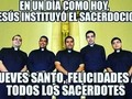 Un saludo a todos los curas!!  Hay grandes servidores de Dios que merecen todo el respeto y cariño.  Recemos por ellos… (en Hongo Park)