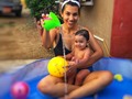 Así lo encontré hoy al terminar la tarde de Capacitación, con el calor que hace en las tardes, no dudé en acompañarlo. La #piscina fue la única manera que #papá #pandis lo pudo entretener, ya que está en esa etapa donde solo quiere estar con mamá y yo derretida por él cada vez que quiere mi atención 😍  Creo que esa etapa es donde se dan cuenta que ya no están en la pancita. Has escuchado sobre esa Etapa? A qué edad comienzan a darse cuenta que ya no están en la pancita? #etapadeseparacion #9meses #capacitacion #meeting #calor #verano