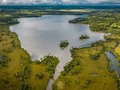 Colombia, un país por descubrir. Nuestros más profundos sueños, deseos e historias se plasman en este territorio. La Laguna Loma Linda en el Meta, nos recuerda que nuestro país es agua y verde.