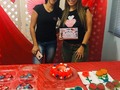 Y para finalizar el spam del #cursogelart especial San Valentín 😍😍 quiero mostrarles por acá lo que fue el apoyo por la parte de pasapalos y premios para rifar.  En la primera foto mi gran amiga Thania de @endulce1 ella ha sido muy valiosa en cuanto apoyo para mi. En esta oportunidad se lució con unos súper tequeños y es que por @endulce1 no todo son dulces. Se los recomiendo son divinos.  La gente de @qtequenos.anaco también se botó con sus deliciosos tequeños, son divinos, gorditos, suavecitos, full queso, realmente buenos, si necesitas tequeños ellos ofrecen variedad ❤ y para este 14F puedes regalar tequeños pasen a ver lo que ofrecen.  Para el almuerzo la señora @carmenluciarp2 nos ofreció un espectacular pasticho, divinisimo, full de todo, los tiene a la venta por encargo a tan solo 3$ pregunten con ella o con @midulcecerezo.  Para el compartir @tastyfoodanaco1 nos deleitó con sus espectaculares nachos 🤤tienen que probar lo que hacen ellos😍alitas de pollo en reducción de Parchita,, quesillos... todo espectacularmente sabroso.  Mi querida gocha de @pastelitos.gocha Nos deleitó con los mejores pastelitos de la zona 😍😍 en mi casa tenemos un vicio con estos pastelitos, tienen que probarlos.  Nuestros amigos compadres de @jays.burger se lucieron con unas espectaculares papas cheddar 🤤🤤 una locura en sabor, llevan queso fundido, tocineta, papas,tienen que probarlas o probar sus hamburguesas son las más espectaculares de anaco 😍 pasen a ver en su perfil @jays.burger y Pidan todo es divino.  Los amigos de @chdianacriolla nos obsequiaron para rifar un vale por un pepito para 2 personas con 2 refrescos 🤤😍 y no conforme a esto nos apoyaron con la hidratación y como nos quedó un jugo lo rifamos 🤣🥳 gracias @chdianacriolla por el apoyo.  Nuestra amiga de @gemadetalles.ve nos obsequió Para rifar una bella y espectacular tarjeta 3D de san Valentín.Bellísima pasen y vean lo que tiene.  @adrianayacoub nos obsequió un vale para depilación de cejas y bozo🥰. . @modatuanaco nos obsequió una licra que rifamos entre patrocinantes y participantes del curso y ganó @johhascakes 🥳. . Mi cuñis @dulceskataleya tambien nos obsequió detalles.  Gracias totales ❤😘