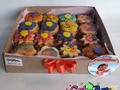 Gelagalletas 😍🥰❤ este invento a gustado mucho y el que las prueba se enamora 😍😍🤤🤤 una opción definitivamente divina y hermosa para presentar y degustar las galletas.  Y como estamos en cuarentena y repartiendo recetas. Les compartiré la receta de la masa, quedan deliciosas... las amarán. Para preparar esta cantidad necesitan:  Ingredientes: 1 taza de azúcar. 1 taza de mantequilla. 2 tazas de harina de trigo. 1/2 cucharada de vainilla. (NO LLEVAN 🥚🥚). . Preparación: Mezclar la mantequilla, la vainilla y el azúcar, solo un poco hasta que se unan.  Agregar la harina de trigo y amasar hasta integrar. No es necesario amasar tanto.  Estirar, cortar y al horno🥰🥰 a unos 200°C y cuando comiences a ver los bordes medio doraditos abajo están listas (el tiempo depende de cada horno). Nota: pueden jugarse con las proporciones, hacer menos o más cantidad, si no tienen tazas medidoras pueden medir con cualquier tacita o vasito que dispongan, lo importante es mantener la proporción, por cada 1 y 1 de mantequilla y azúcar, son 2 de harina. Si las hacen nos cuentan 👌 . . Posdata: vean en nuestro estado las que hicimos ayer 😍😍😍. . .  #galletas #gelagalletas #gelatina #cookies #clubreposteroanaco #loMejorDeAnaco #anaco #talentoVenezolano #tipsGelart #recetasGelart