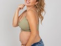 Con este sonrisa le doy la bienvenida a un nuevo mes, a mis 22 semanas recién cumplidas y a todo lo bonito que está por llegar 🥳🤗🎉🥰 . Ya les dije que estoy enamorada del trabajo de @ayanirysphoto Además de una vibra increíble que tiene, hace fotos súper hermosas. Se las voy a ir compartiendo por aquí 🤗❤️ Gracias también por ese makeup tan lindo a mi amiga @janemar_perezmakeup  Excelente team! 👏🏻👏🏻 #pregnant #pregnantphoto #embarazo #pregnantbelly #love #babyiscomingsoon