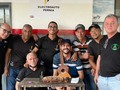 Les presento a una de mis familias. Si, familia! Mis hermanos de @electroautopernia .  Ellos son tradición como electroauto, en mi pueblo natal. Quien no conoce el electro auto Pernia en San Juan de los Morros?? Quien no conoció al gordo Saúl? Mi papá QEPD, le confiaba sus carros al viejo Saúl Pernía QEPD tambien! Y miren que mi papá no le llevaba al carro sino a los mejores.   Hace días tuve inconvenientes con mi vehículo y ahora fue Saúl Leonardo @saul_pernia (el menor de los hermanos Pernía) quien me prestó todo el apoyo y las atenciones inmediatas para solucionar el inconveniente. Gracias mi pana, Nené quien con @wlayper Roger, Riger Pablo, Mogy y David me sacaron la pata del barro. Gracias también a mi compadre @sauper81 quien desde lejos estuvo pendiente.  Dios los bendiga muchachos. Sigan trabajando y creciendo!   Recomendados 100 por ciento!!  Nota: de esa torta de la foto solo comí maní porque @robelkyslaya no me dió...!! jajaja...   #musica #buenamusica #cumpleaños #electroauto #taller #tallermecanico #sanjuandelosmorros #profesionales #mecanico #mecanicoprofesional #guarico #venezuela🇻🇪