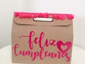 Desayuno de cumpleaños para mujer 👩valor: 40.000 - Jugo de naranja en envase de vidrio - latte personal en envase de vidrio - Croisant de jamón y queso - Dedito hojaldrado relleno de queso - Postre artesanal - Tarjeta personalizada  Etiquetas personalizadas con mensajes especiales