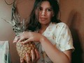Mi sección de fotos con un objeto ...en éste caso una piña uwu. #quedateencasa