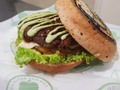 Siempre es un buen momento para una HAMBURGUESA DE FRIJOL NEGRO al estilo #greengardencol. 🤤🍔 . . Escoge la cebolla, si deseas. 🌰Cebolla Blanca 🌰Cebolla Grillé . . DOMICILIOS ☎️(4)7850122 o escríbenos a 📲whatsapp DIRECTO DESDE NUESTRO PERFIL📲 o te esperamos en nuestro local de 12pm a10pm. . . #healthyfood #healthylife #Veggierestaurant #Burger #Hamburger #Naturalfood #healthyeats #doggies #Bugeroftheday #healthyeating #healthychoices #eathealthy #fitnesslife #fitness #foodie #Vegetales #monteríaadelante #healthyorganicfood #veggie #fastfood #burgerlover #veganburger #veganfood #vegan #Sincelejo #MonteriaCordoba