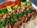¡Un domingo muy particular! Con éstos antojos saludables  ¿Que tal un BOWL MIX para hoy?  En cama de lechuga hidropónica picada, tomate cherry, queso parmesano, jamón vegetal, pollo vegano, aguacate, cilantro, garbanzos y deliciosa vinagreta de fresas  Te esperamos!!! DOMINGOS: 6:00pm A 9:30pm  #healthyfood #ensalada #saludable  #greengardencol #photooftheday #yummy #saladlover #veganfood #meatless #monteriavende #Montería #monteriaventas #veganfood #veganfoodie #salad #bowl #bowling #monteriavendeoficial®️ #healthyfoodshare #veganfood  #ensalada #Monteríafit #comidavegetariana #veganosmontería #aguacate #vegetarianosmonteria #veganrecette #comidavegana
