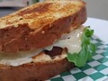 Y empezaron los NUEVOS PLATOS a montarse en el Pódium 🏅  ¡Deben probar esta delicia también! Nuestro SÁNDWICH PRIMAVERA   En pan de papa, rugula, salsa de zanahoria de la casa, cebolla blanca, queso mozzarella light, queso costeño, falafel y Tahine.  ¡yummy!!!!  #healthyfood #sandwichporn #saludable  #greengardencol #photooftheday #yummy #sandwich #veganfood #meatless #monteriavende #Montería #monteriaventas #veganfood #veganfoodie #sanduches #sandwiches #sandwichlover #monteriavendeoficial®️ #healthyfoodshare #veganfood  #ensalada #Monteríafit #comidavegetariana #veganosmontería #sandwichvegetariano #vegetarianosmonteria #veganrecette #comidavegana