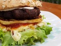 Nos antojaron con ésta HAMBURGUESA DE FALAFEL en pan artesanal de papa, lechuga hidropónica, tomate, cebolla, queso mozzarella light, salsas de la casa 😊🍃✌  . Te esperamos en nuestro local de 4:00pm a 9:30pm o te llevamos tu pedido a tu domicilio; Llámanos o escríbenos (+57)3007552612 (4)7850122 . #Montería #Monteria #monteriacordoba  .  . #healthyfood #burger #hamburguesavegetariana #saludable #greengardencol #hamburguesa #yummy #veganfood #meatless #monteriavende #Montería #monteriaventas #veganfood #cheeselover #veganfoodie #falafel #hamburguesasaludable #veganfood #healthyburger #comidamonteria #falafels #monteriafit #Monteríafit #comidavegetariana #veganosmontería #burgertime #vegetarianosmonteria #veganrecette #falafelburger