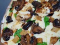 Queda bien una PIZZA GREEN GARDEN para hoy #viernes!  Antes de irte de concierto #andrescepeda te esperamos para que te alimentes saludable y delicioso.🙂🍾✌  En Masa Integral? O Masa de Yuca? Con pasta napoli hecha en casa, queso mozzarella light, champiñones al ajillo y jamón vegetal; rugula/espinacas.  Jamón elaborado a base de soya y vegetales.. es muy rico y bajo en sodio   Atrevete a probar algo diferente!  . . .   #pizzalovers #pizzamasterco #pizza #pizzapizza #pizzalover #pizzavegetarina #vegetarianosmonteria #vegetariano #vegetarianos #vegetariana #monteriacordoba #monteria #Montería #monteriaventas #pizzaglutenfree #pizzatime #pizzalovers🍕 #pizzapizzapizza #pizzavegana