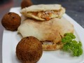 Que tal un TABBÜLE DE QUINOA EN PAN PITA ARTESANAL? y que mejor! Acompañado de falafels.. que delicia estos panes rellenos de quesos madurados, quinoa, tomate, cebolla y cilantro!  Deben probar esto... !! . . . Si deseas te lo llevamos a casa Llámanos o escríbenos 3007552612 O te esperamos en nuestro local Hoy.Jueves de 4:00pm a 9:30pm Calle 63 #8-28 #Montería   . . . . #quinoa #tabbuleh #tabule #panpita #monteria #monteriacordoba #comidasaludable #comidaarabe #arabicfood #falafels #yummy #delicious #monteriaventas #monteriavendeoficial®️ #monteriavendeoficial®